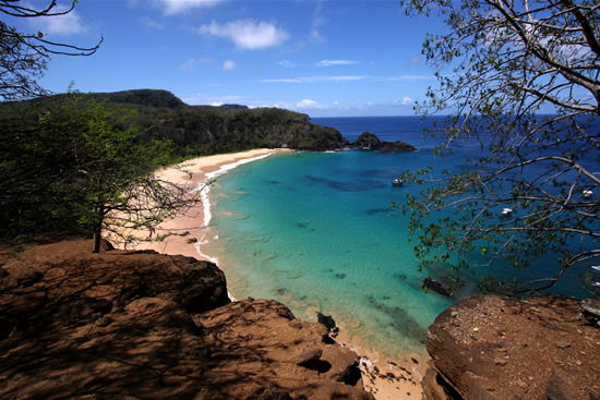 http://noticias.mixtecnologia.com.br/noticia/2062_baia_do_sancho.jpg